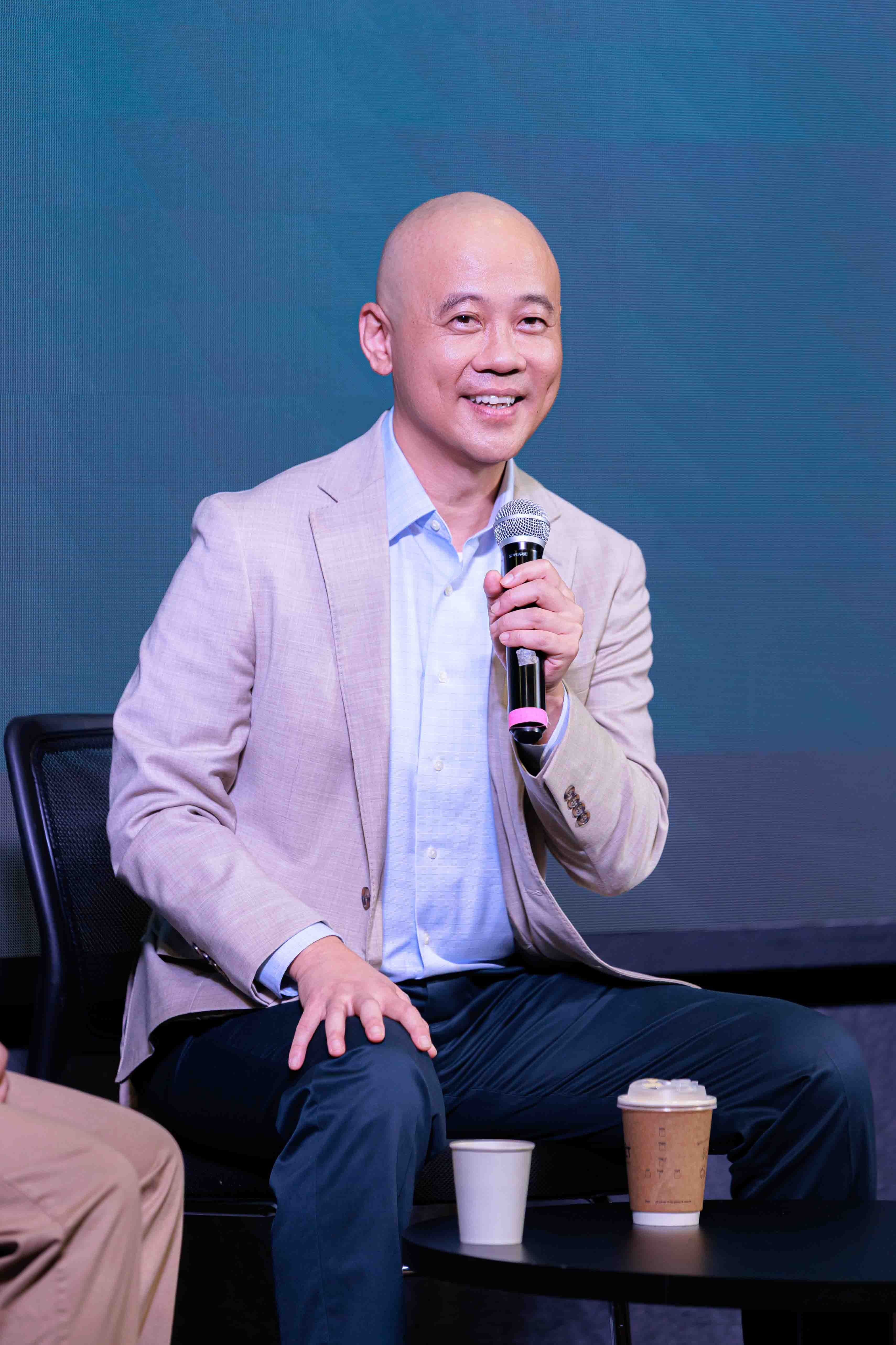 ra-mat-sach-dao-lanh-dao-2-tac-gia-warren-eng-1785738877.jpg