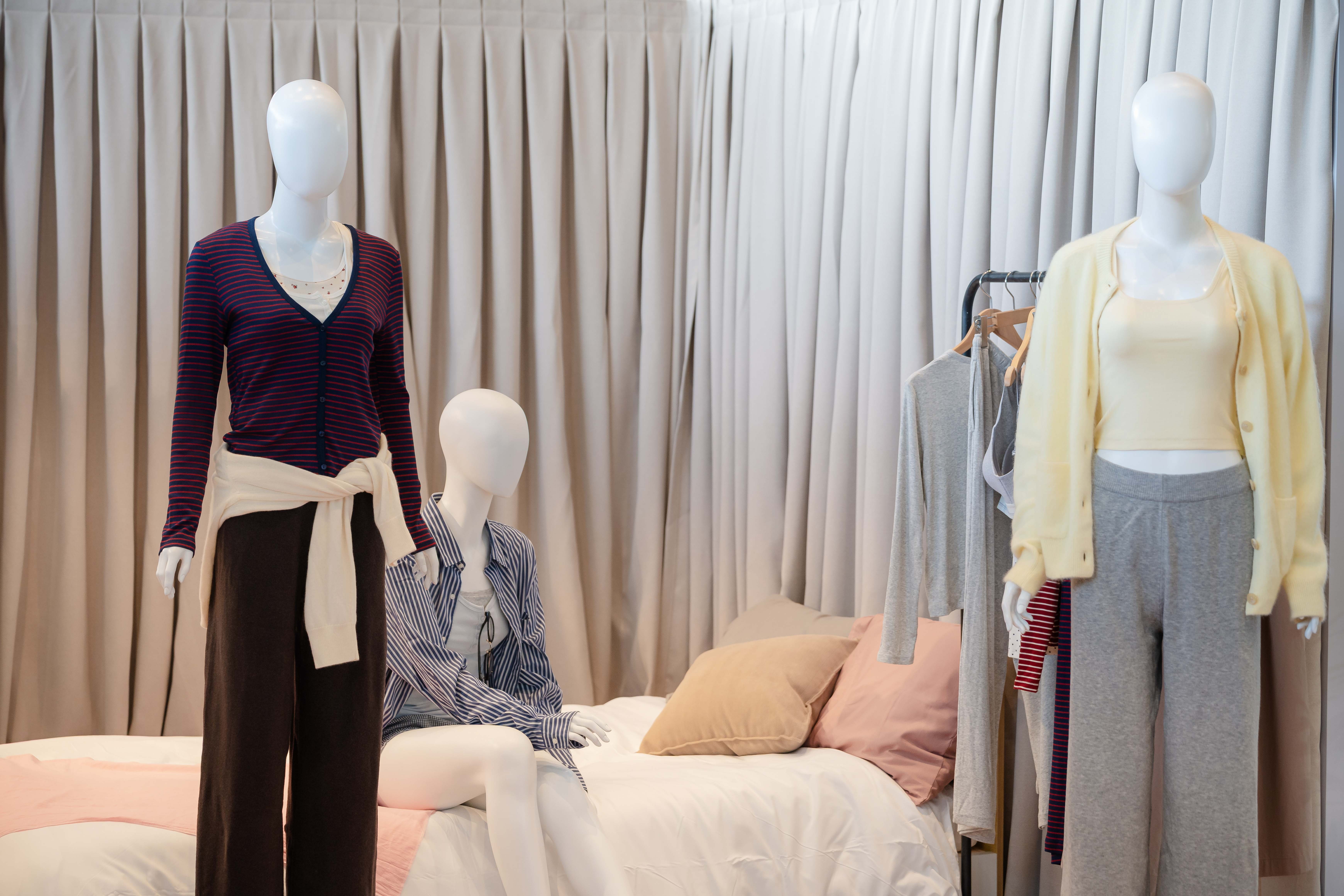 bo-suu-tap-do-mac-nha-do-lot-nu-cua-uniqlo-ton-vinh-su-thoai-mai-tu-tin-nhung-van-dam-bao-tinh-tham-my-tinh-te-1786598135.jpg