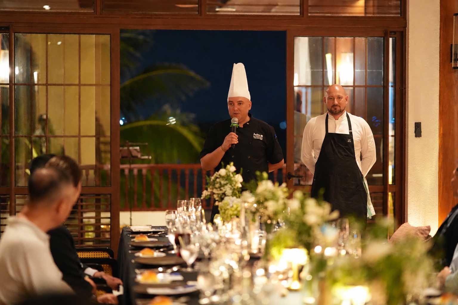 4-hands-dinner-2-1790068869.jpg