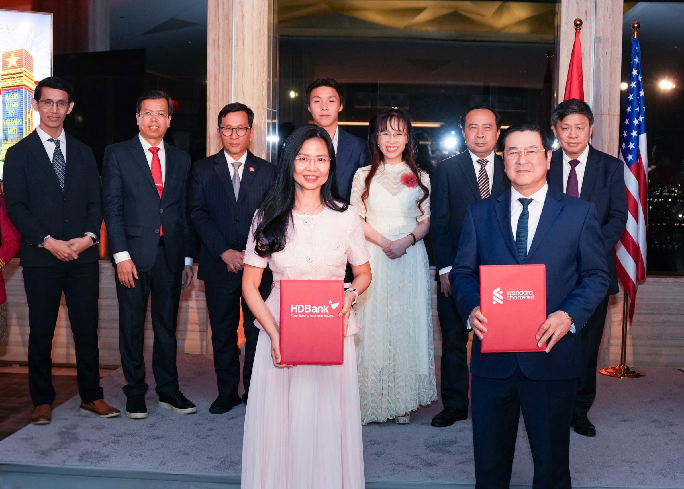 photo-6-hdbank-and-standard-chartered-1790231219.jpg