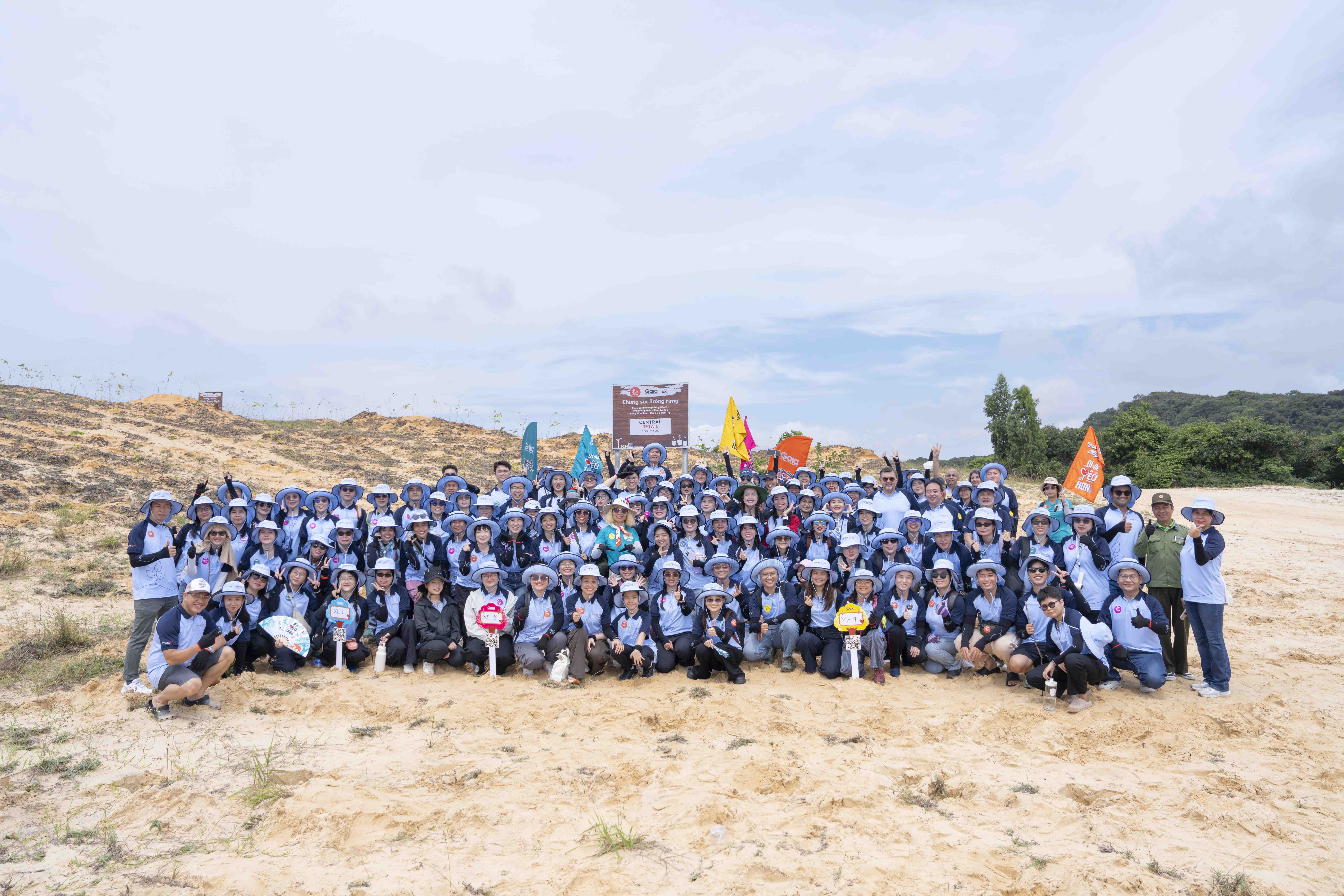 day-la-nam-thu-4-lien-tiep-chuong-trinh-duoc-trien-khai-voi-su-tham-gia-cua-hon-130-tinh-nguyen-vien-la-lanh-dao-nhan-vien-central-retail-viet-nam-cung-cac-dai-bieu-1791189247.jpg