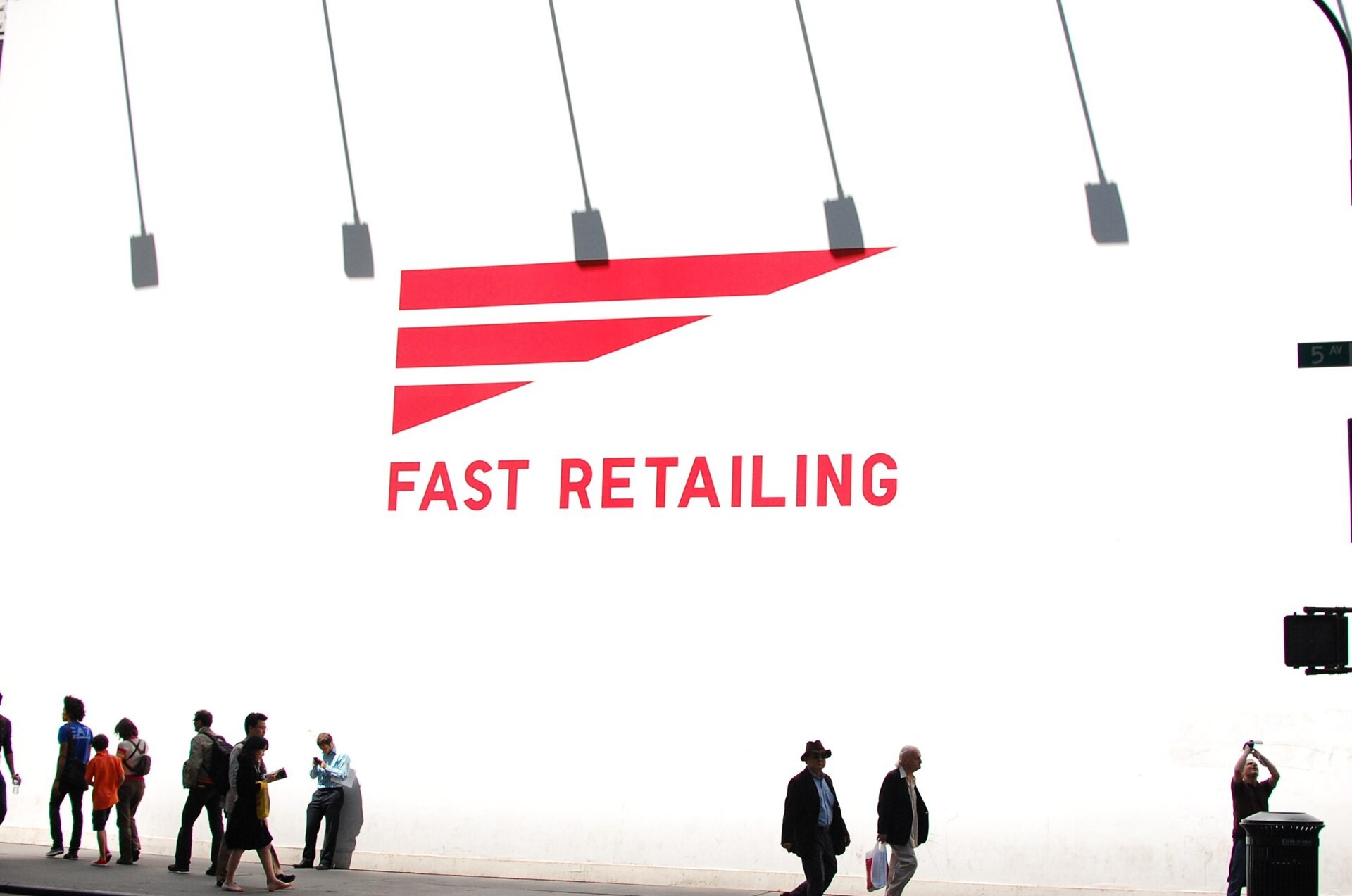 fast-retailing-5702561849-1791515195.jpg