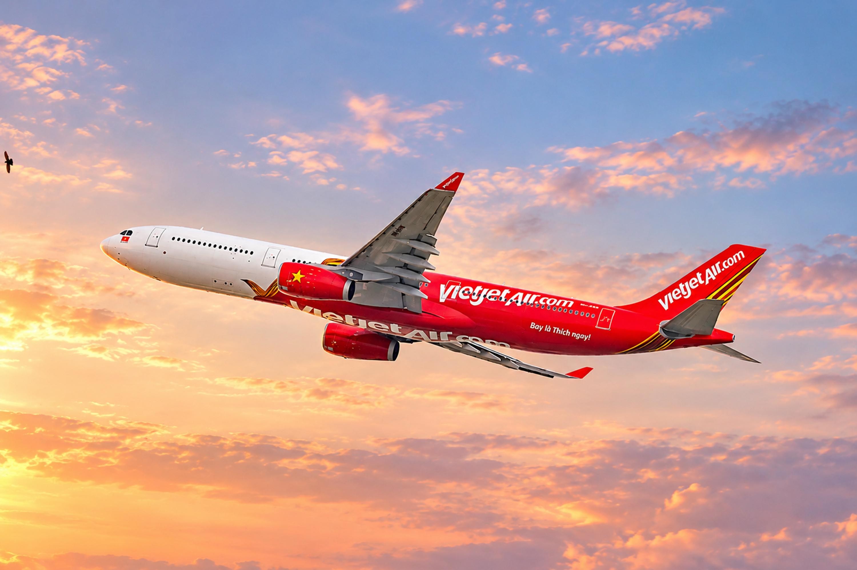 tau-bay-vietjet-1792129647.jpg