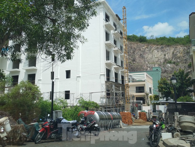 Bất chấp bị cưỡng chế, khu biệt thự Ocean View Nha Trang vẫn vô tư xây dựng - ảnh 3