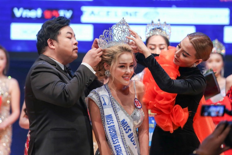 Đời tư ồn ào của Ngân 98 trước khi đạt giải Á hậu cuộc thi Hoa hậu Doanh nhân sắc đẹp thế giới 2019