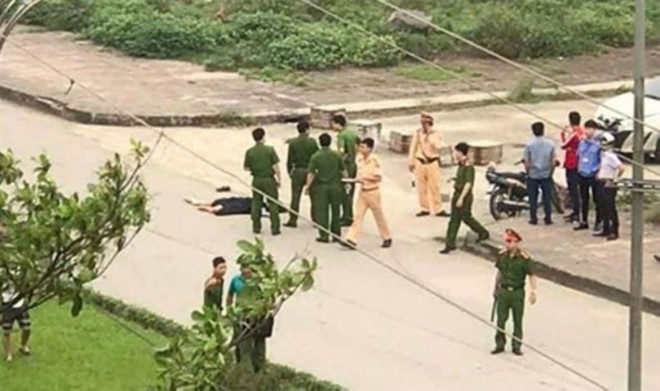 Hiện trường vụ án mạng. Khi xảy ra vụ việc, trung tá Nguyễn Chí Kiều có mặt tại hiện trường nhưng chỉ đứng nhìn /// ẢNH NGƯỜI DÂN CUNG CẤP