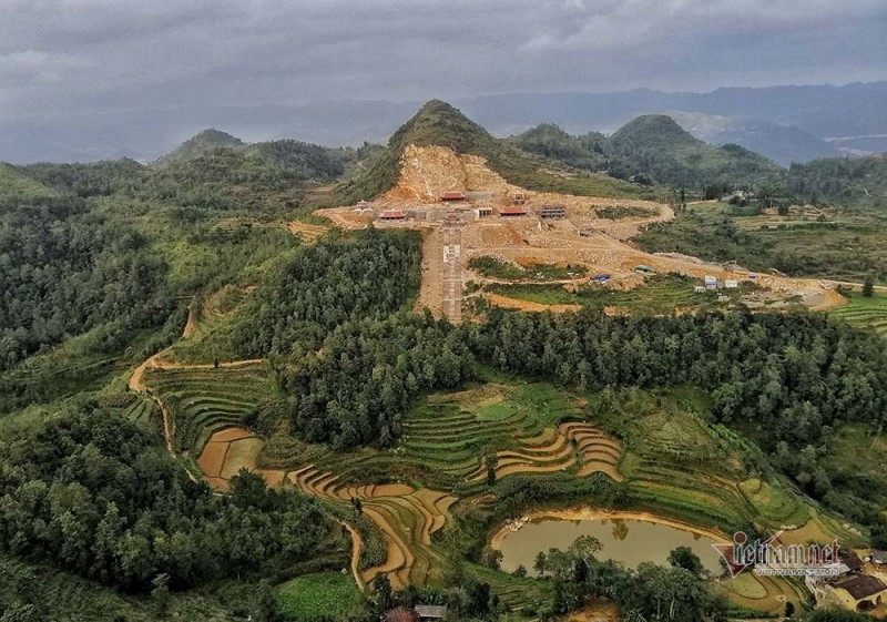 Mặc Bộ Văn hóa vạch sai phạm, chùa Lũng Cú vẫn được xây tiếp
