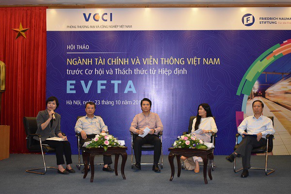 Các diễn giả tại hội thảo. 