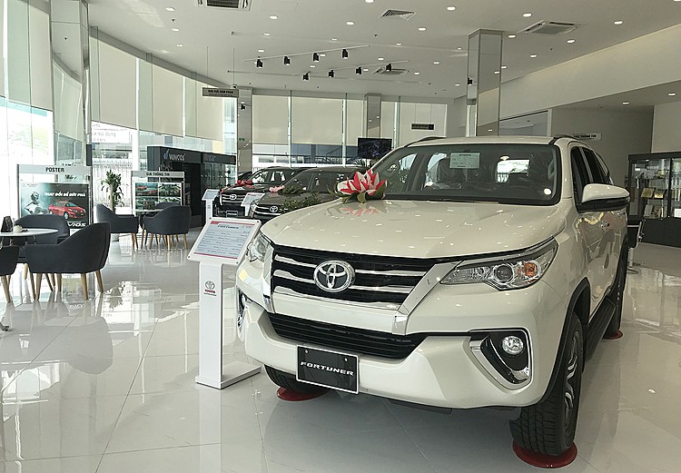 Toyota Fortuner trưng bày tại một đại lý ở quận Bình Thạnh, TP HCM. Ảnh: Thành Nhạn