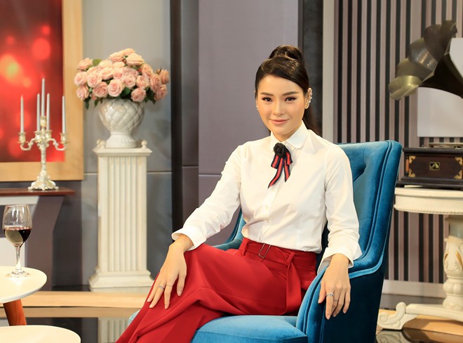Phuong Trinh Jolie: 'Nhieu nguoi moi toi an toi voi gia 20.000 USD' hinh anh 1 