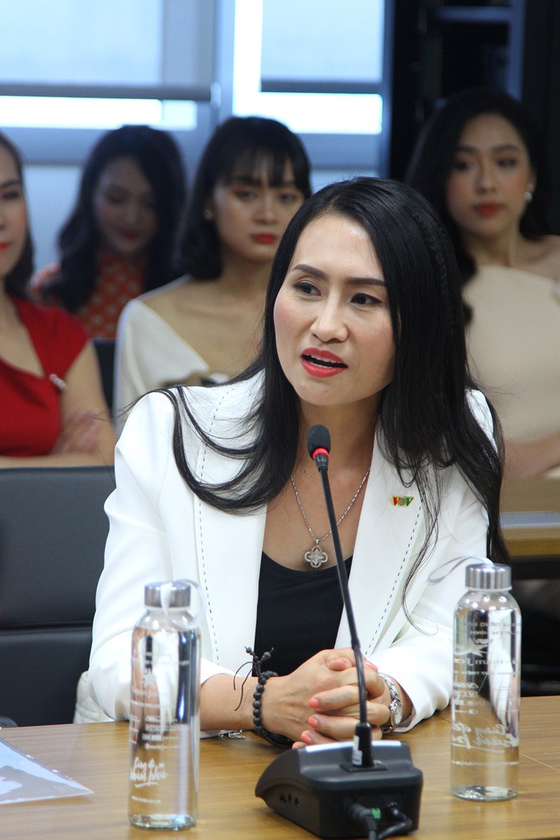 press green beauty: cuoc thi ton vinh sac dep, tai nang cac nu nha bao hinh 2