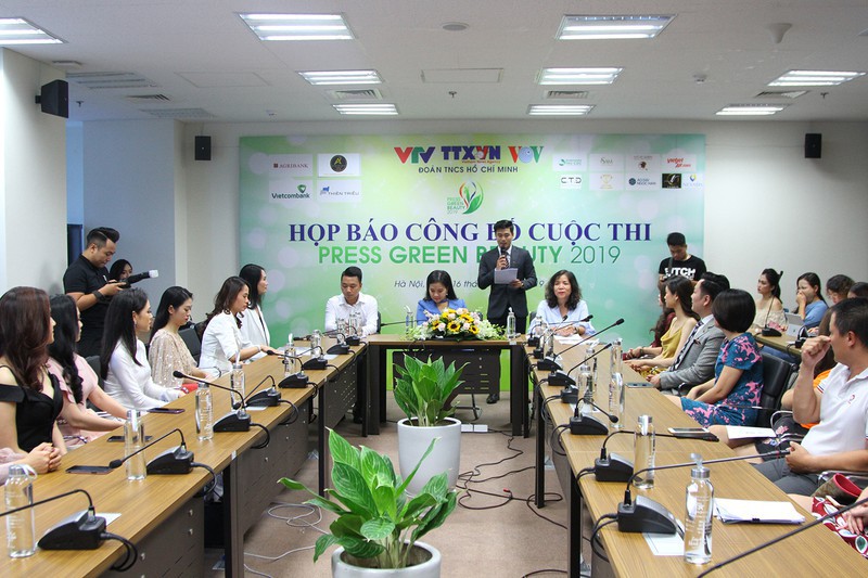 press green beauty: cuoc thi ton vinh sac dep, tai nang cac nu nha bao hinh 1