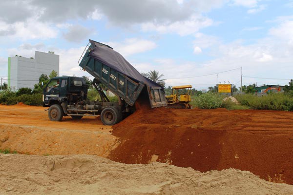San lấp xây dựng trái phép trên đất nông nghiệp, chính quyền bất lực?