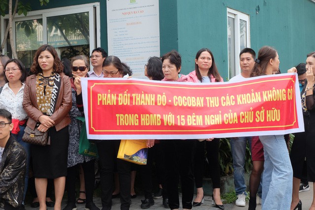 Bị lật kèo, khách hàng Cocobay Đà Nẵng ùn ùn kéo đến trụ sở Thành Đô đòi quyền lợi - Ảnh 3.