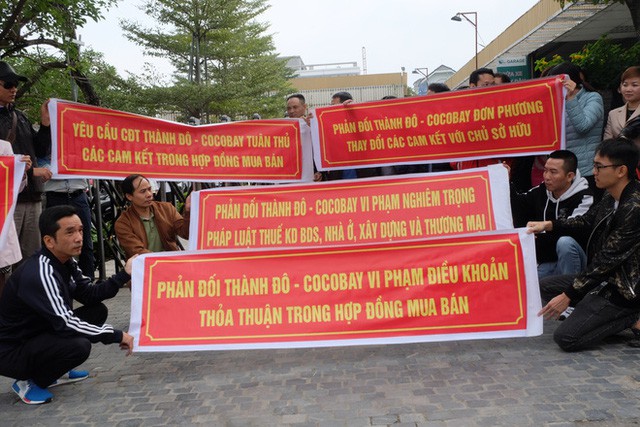 Bị lật kèo, khách hàng Cocobay Đà Nẵng ùn ùn kéo đến trụ sở Thành Đô đòi quyền lợi - Ảnh 5.
