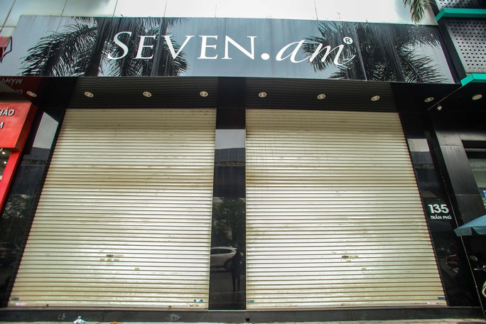 Cận cảnh cửa đóng then cài của chuỗi cửa hàng Seven.Am sau nghi vấn cắt mác Trung Quốc - Ảnh 10.