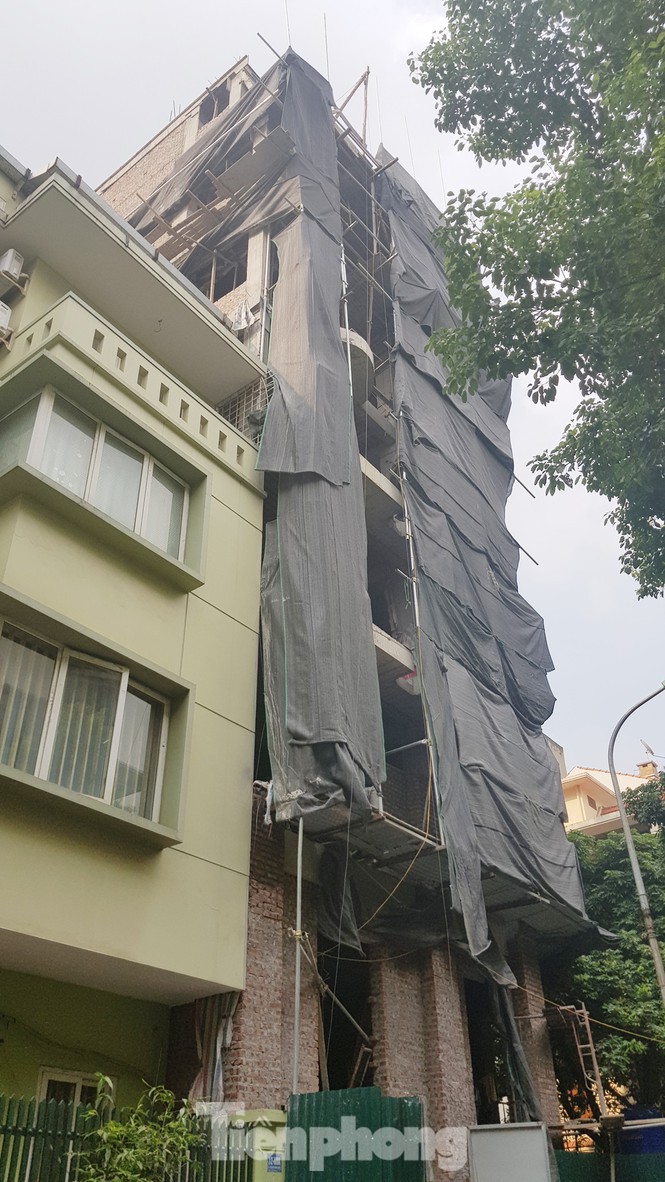Hà Nội nói gì về việc cấp phép 'lạ' loạt cao ốc khu phố mẫu? - ảnh 1