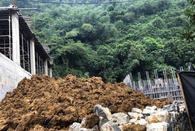 Cận cảnh công trình khủng vượt phép xâm hại di sản Tràng An - Ảnh 13. Cận cảnh công trình khủng vượt phép xâm hại di sản Tràng An - Ảnh 13.