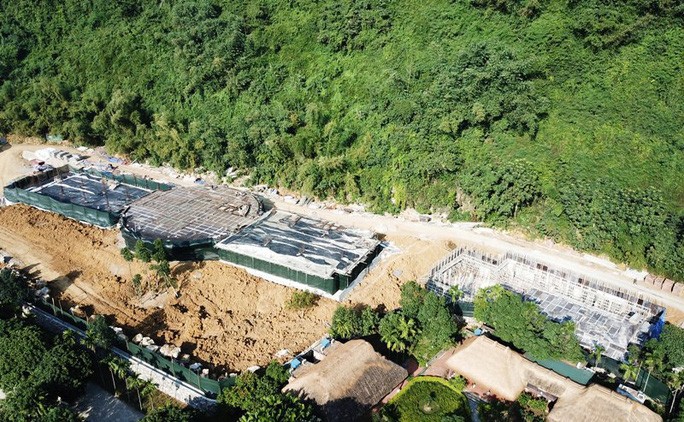 Cận cảnh công trình khủng vượt phép xâm hại di sản Tràng An - Ảnh 4. Cận cảnh công trình khủng vượt phép xâm hại di sản Tràng An - Ảnh 4.