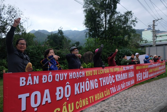 Dân Nha Trang lại căng băng-rôn đòi đất tại dự án Sông Lô - Ảnh 3.