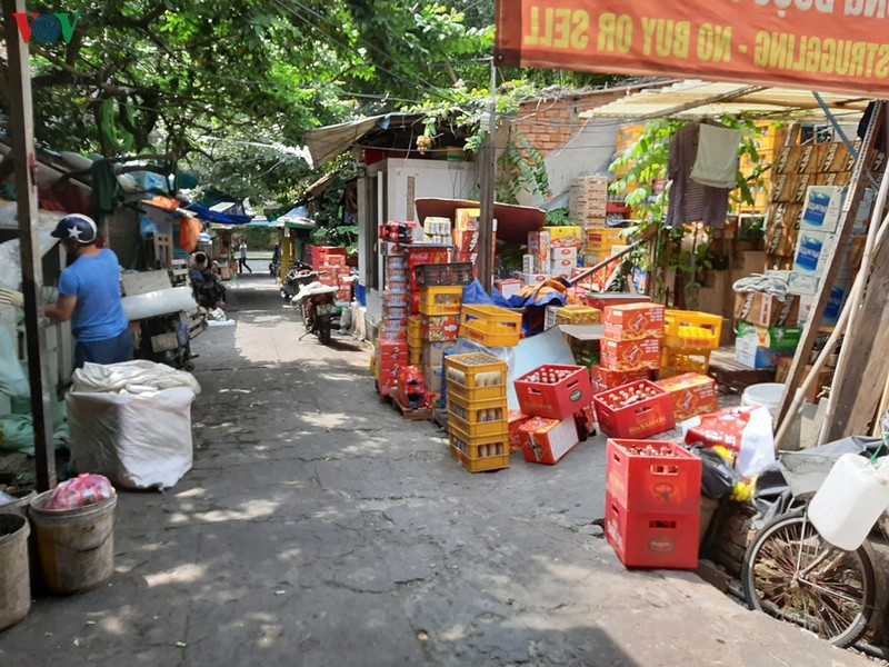 nguoi dan song lay lat tren "dat vang" cua vinafood 2 tai tp hcm hinh 2
