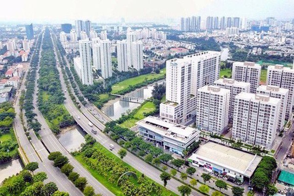 Rủi ro rình rập, dân vẫn ào ào đi vay tiền ngân hàng đổ vào bất động sản