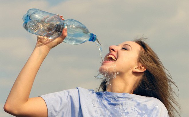 Thử thách 15 ngày giảm cân đón Tết: Ngày 1, uống thật nhiều nước