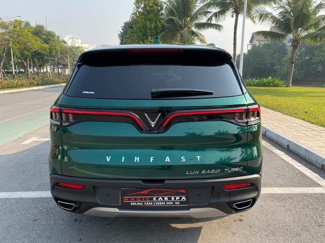 Vinfast Lux SA2.0 đổi màu xanh ngọc lục bảo độc nhất Việt Nam khiến dân xe mê mẩn - Ảnh 3.