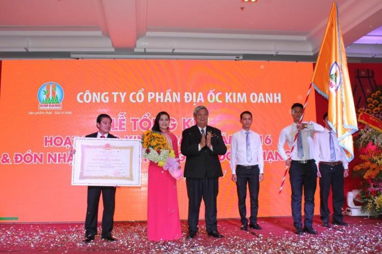 Lùm xùm quanh việc Cty Kim Oanh được tặng Huân chương Lao động
