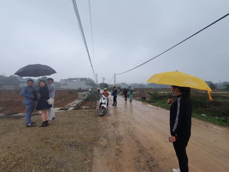 Bắt đáy thị trường BĐS mùa dịch: "Đừng thấy người ăn khoai cũng vác mai đi đào"