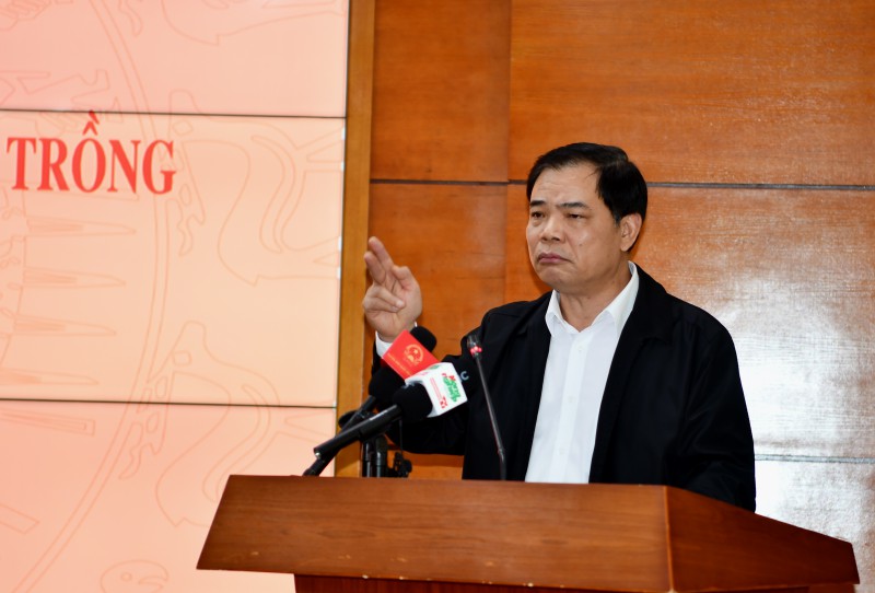 Bộ trưởng Nông nghiệp lý giải vì sao giá thịt lợn mới chỉ giảm... trên tivi