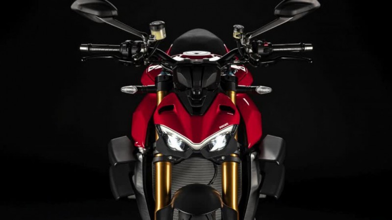 9Ducati Streetfighter V2