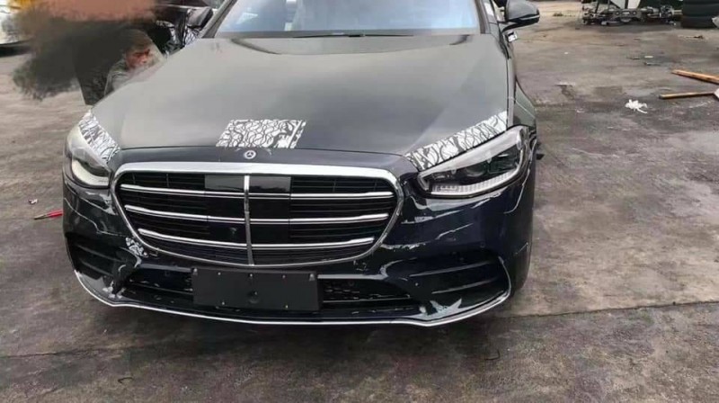 Thiết kế Mercedes-Benz S-Class 2021 trước và sau.