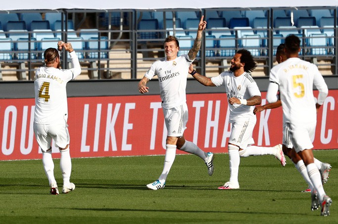 Dải ngân hà tỏa sáng, Real Madrid áp sát ngôi đầu La Liga - Ảnh 4.