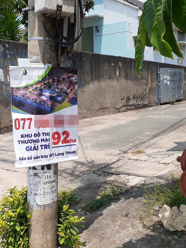 Hoa mắt với cung đường tờ dán, tờ rơi rao bán BĐS tại Long Thành (Đồng Nai) - Ảnh 5. Hoa mắt với cung đường tờ dán, tờ rơi rao bán BĐS tại Long Thành (Đồng Nai) - Ảnh 5.