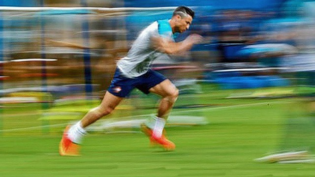 Ronaldo và bí kíp luyện công mới để vẫn là vua tốc độ ở tuổi 35 - Ảnh 1.