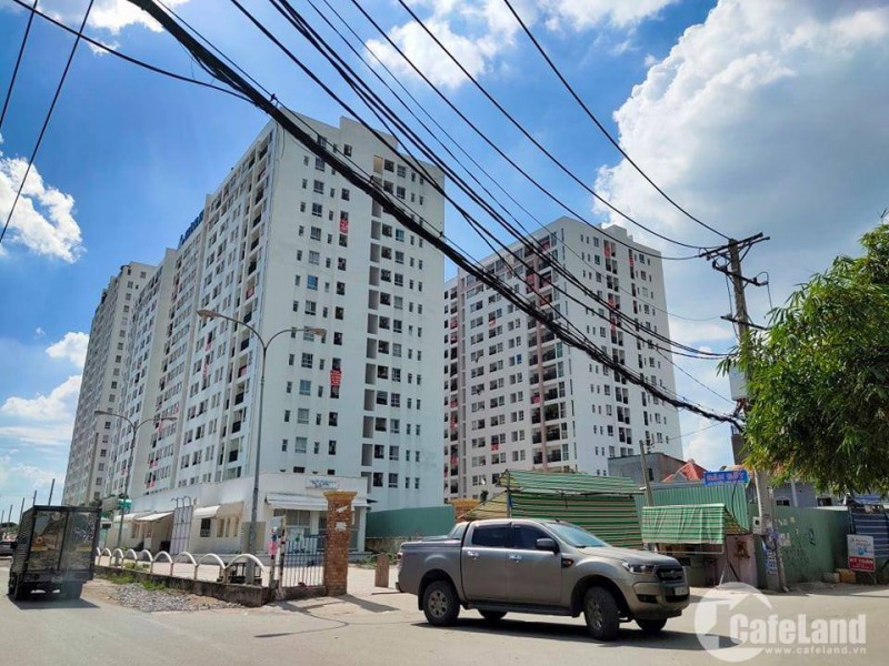Chủ đầu tư giam sổ hồng 5 năm, chung cư Sài Gòn nhuộm đỏ băng rôn