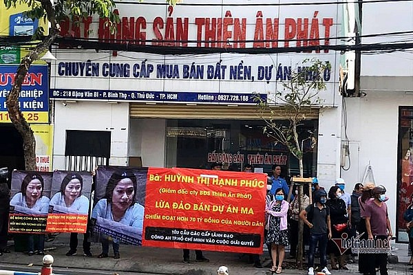 doc chieu ban mot thua dat cho nhieu nguoi cua nu dai gia o tphcm