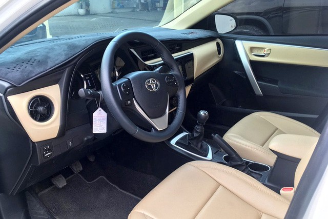 Đón bản mới, Toyota Corolla Altis dọn hàng tồn giảm giá thấp kỷ lục, còn từ 590 triệu đồng - Ảnh 2.