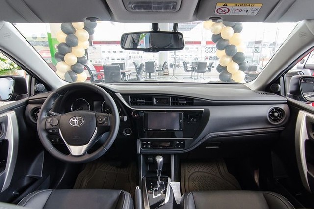 Đón bản mới, Toyota Corolla Altis dọn hàng tồn giảm giá thấp kỷ lục, còn từ 590 triệu đồng - Ảnh 3.