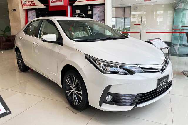 Đón bản mới, Toyota Corolla Altis dọn hàng tồn giảm giá thấp kỷ lục, còn từ 590 triệu đồng - Ảnh 1.