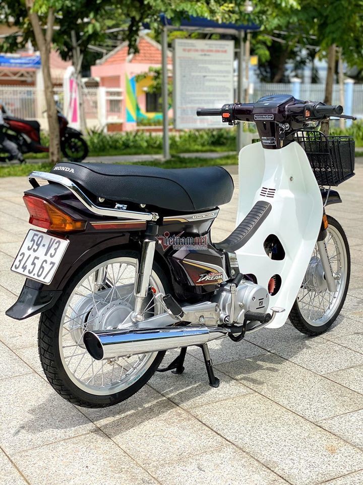 Honda Dream Việt 12 năm tuổi biển số VIP giá hơn 200 triệu đồng
