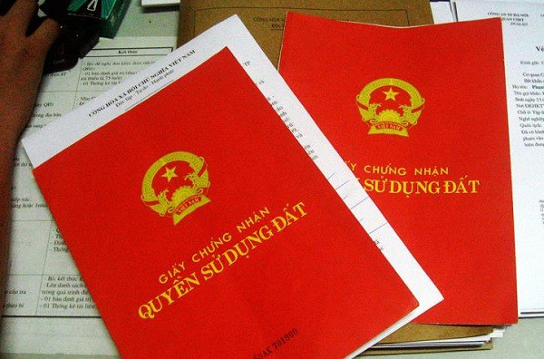 Bằng chiêu trò tinh vi, khó có thể phân biệt sổ đỏ thật - giả bằng mắt thường