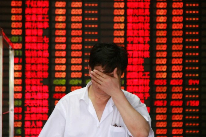 Nhà đầu tư Trung Quốc choáng váng khi thị trường chứng khoán đảo lộn quá nhanh - Ảnh 1.