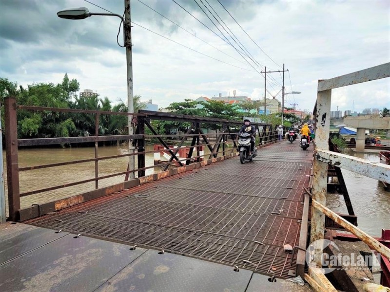 Cây cầu bò 20 năm vẫn chưa đến đích ở Sài Gòn