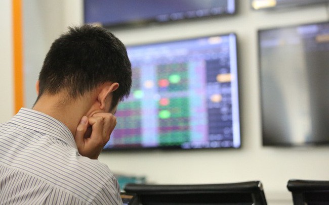 Dòng vốn ETFs đổ mạnh vào thị trường, vì sao khối ngoại vẫn bán ròng miệt mài trên TTCK Việt Nam?