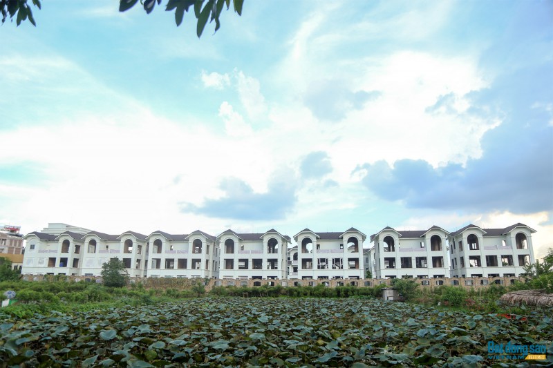 Reatimes_4.png, Dự án 44 căn biệt thự bỏ hoang, làng Đoàn kết