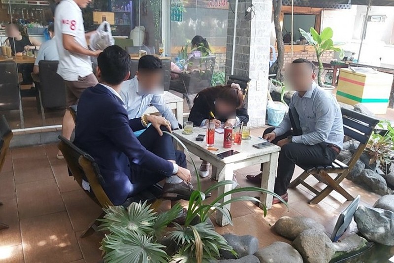 moi gioi bat dong san dung chieu tro lua khach vao trong