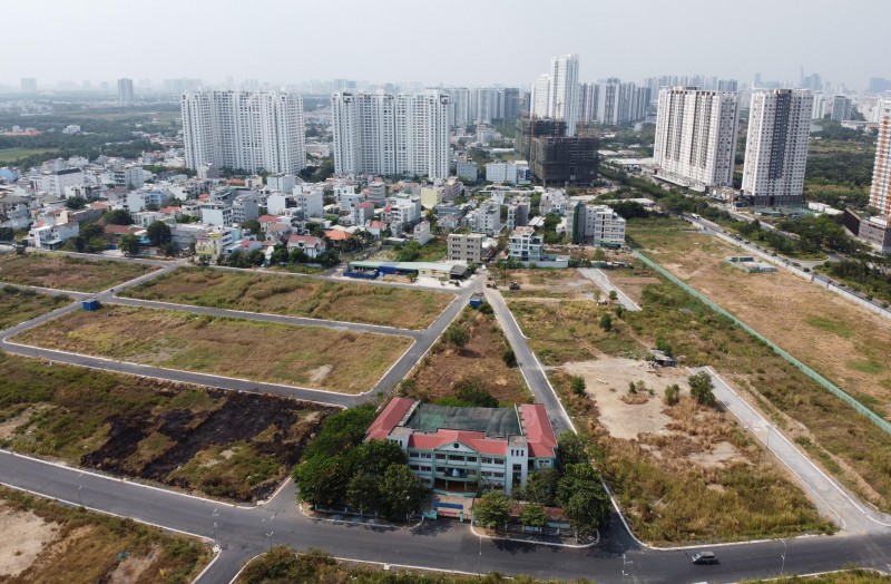 Mua vàng hay chờ giá bất động sản giảm? - Ảnh 2. Mua vàng hay chờ giá bất động sản giảm? - Ảnh 2.