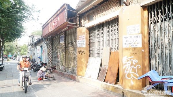 Nhà đất ào ào cắt lỗ, tin được không?